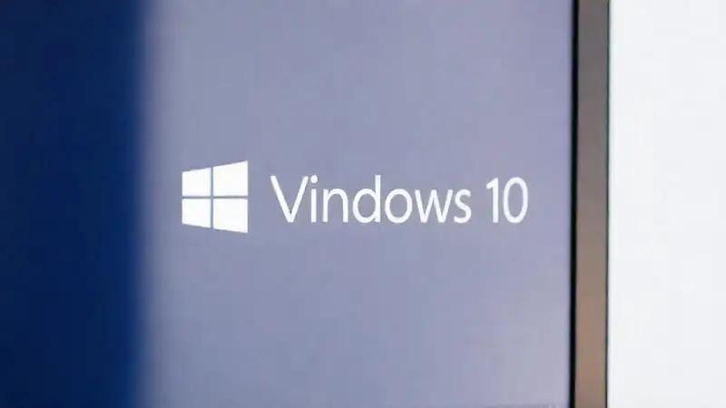 Ordenador Windows 10 con interfaz sencilla